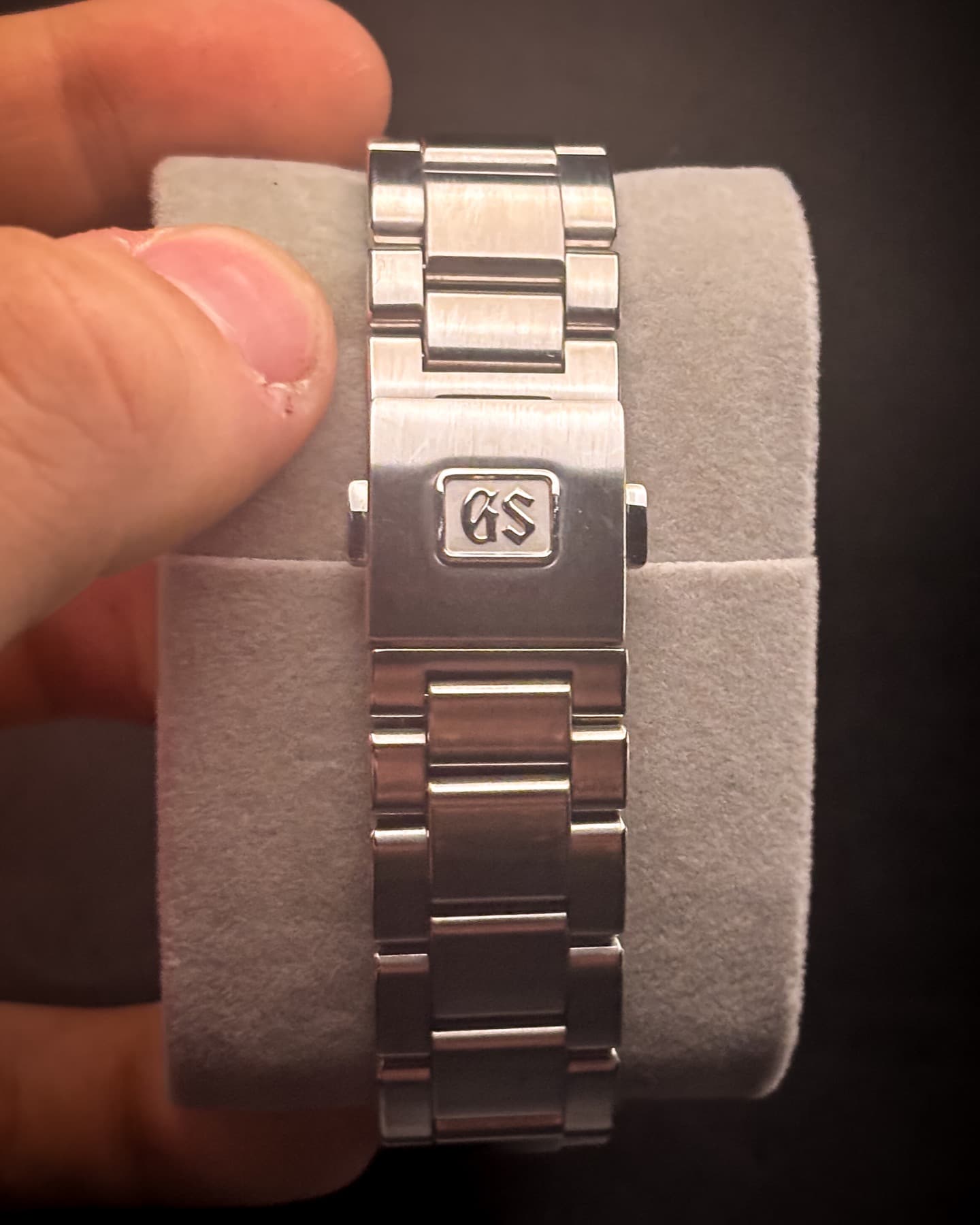 Grand Seiko Quartz GMT detail 4