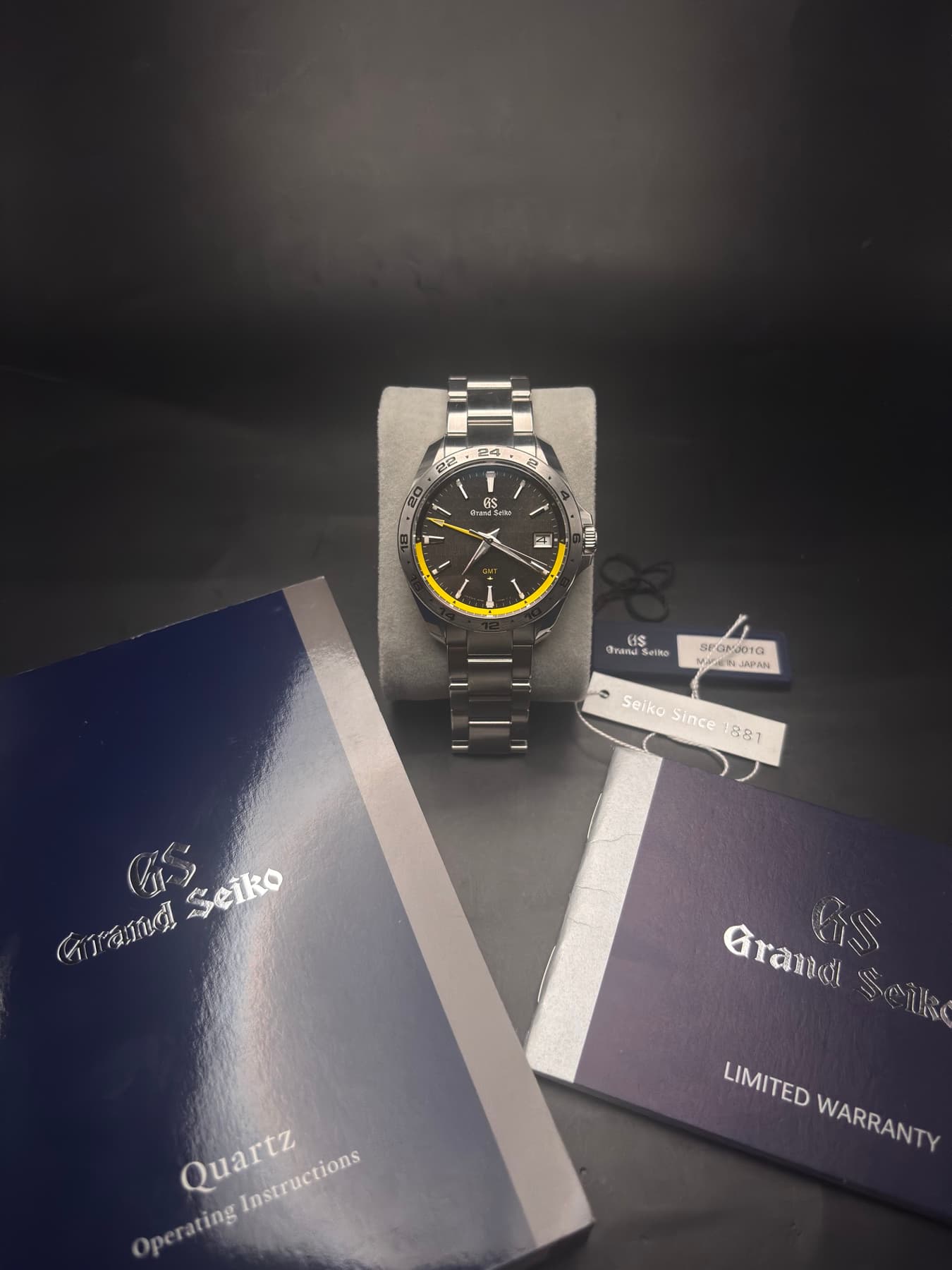 Grand Seiko Quartz GMT detail 6