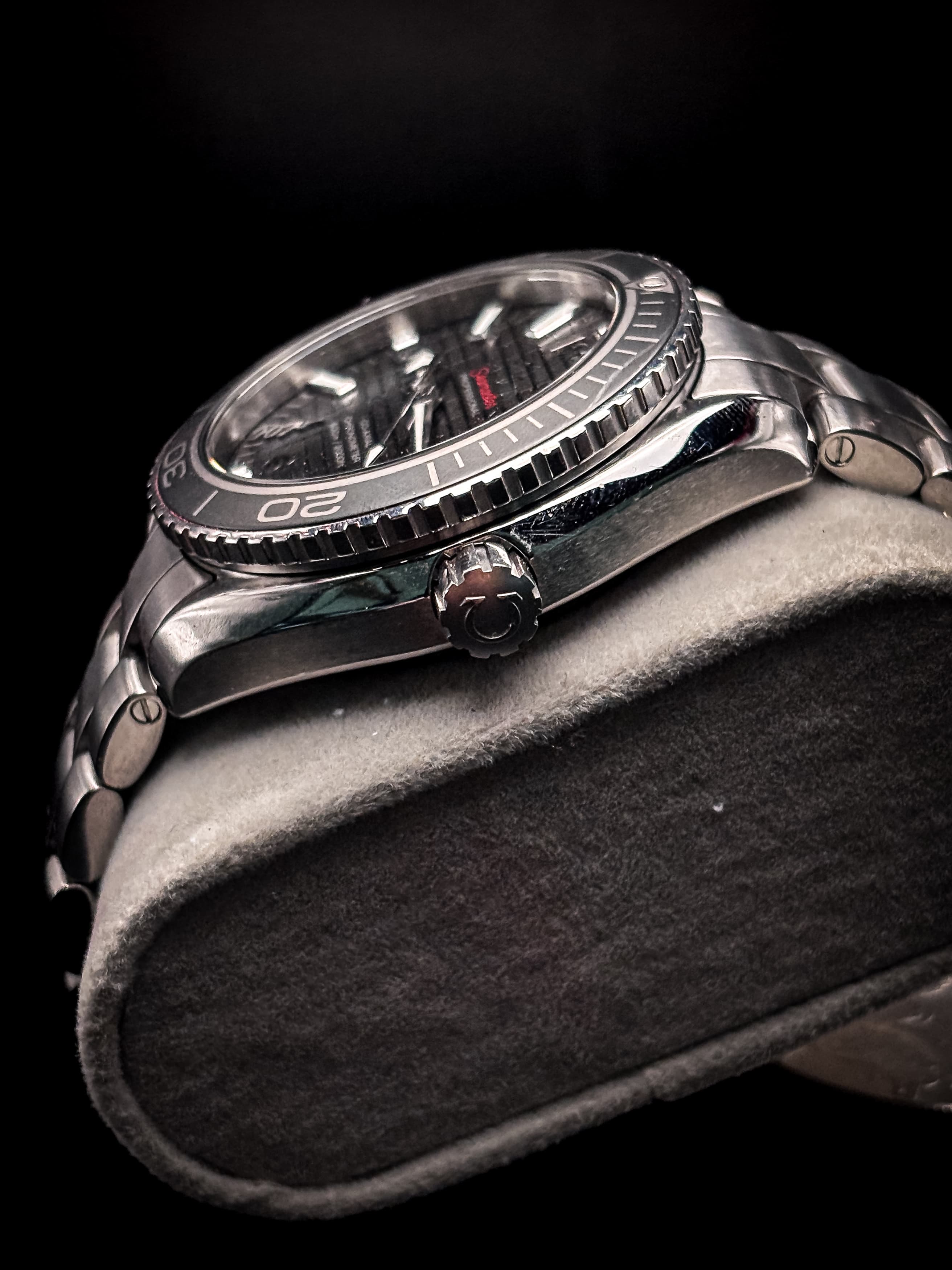 Omega Seamaster Planet Ocean James Bond Limited Edition detail 2