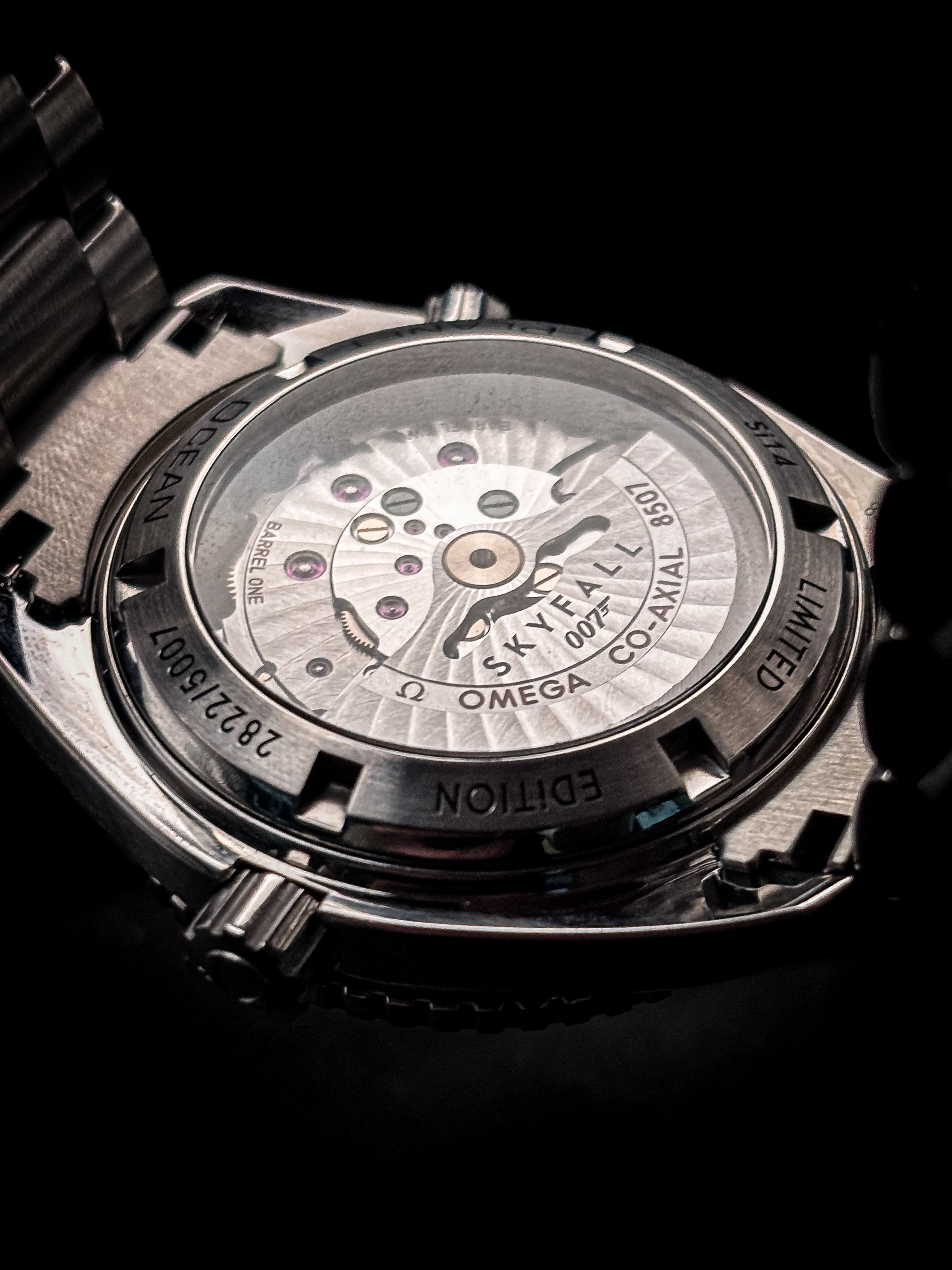Omega Seamaster Planet Ocean James Bond Limited Edition detail 4