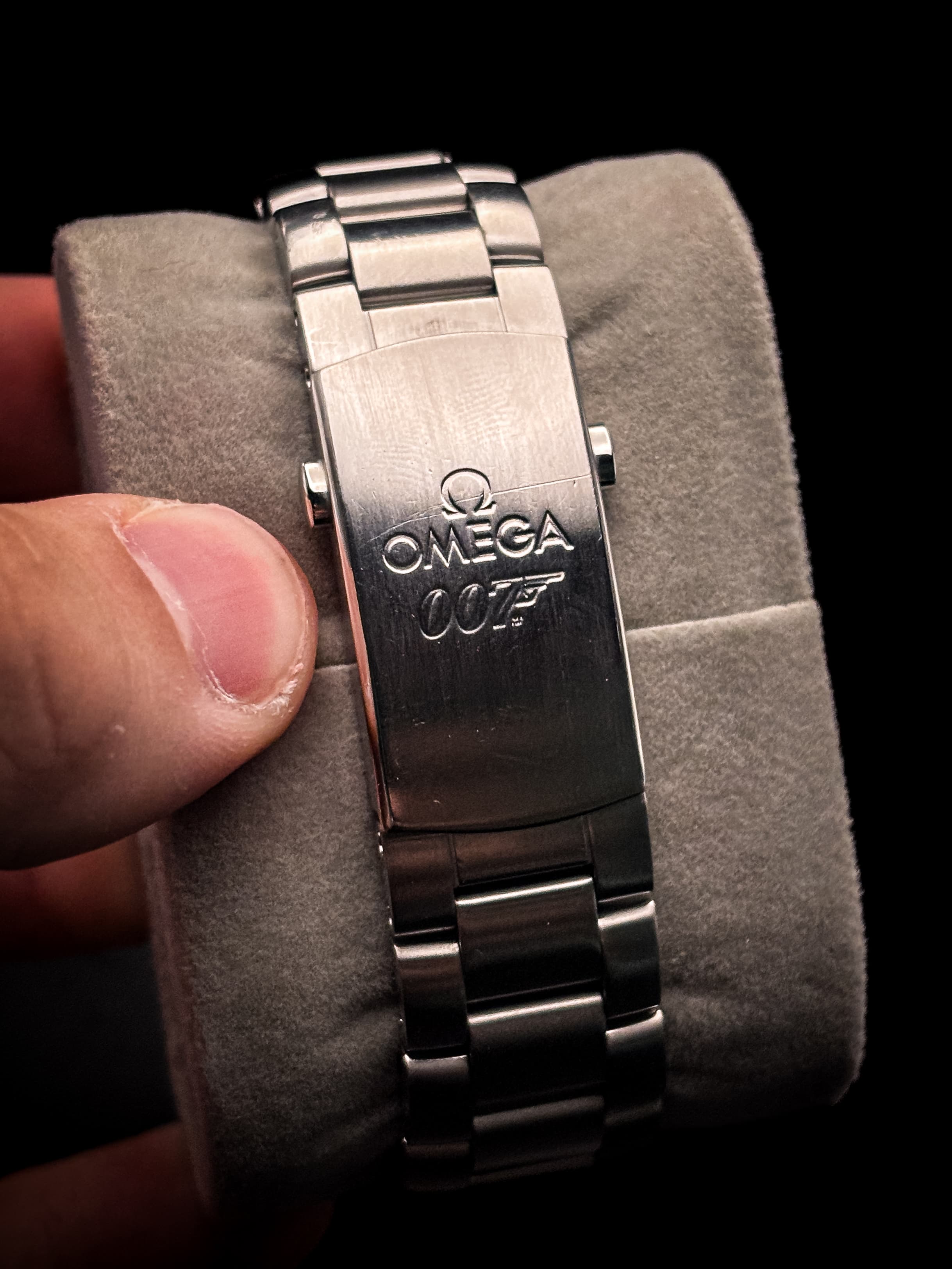 Omega Seamaster Planet Ocean James Bond Limited Edition detail 5