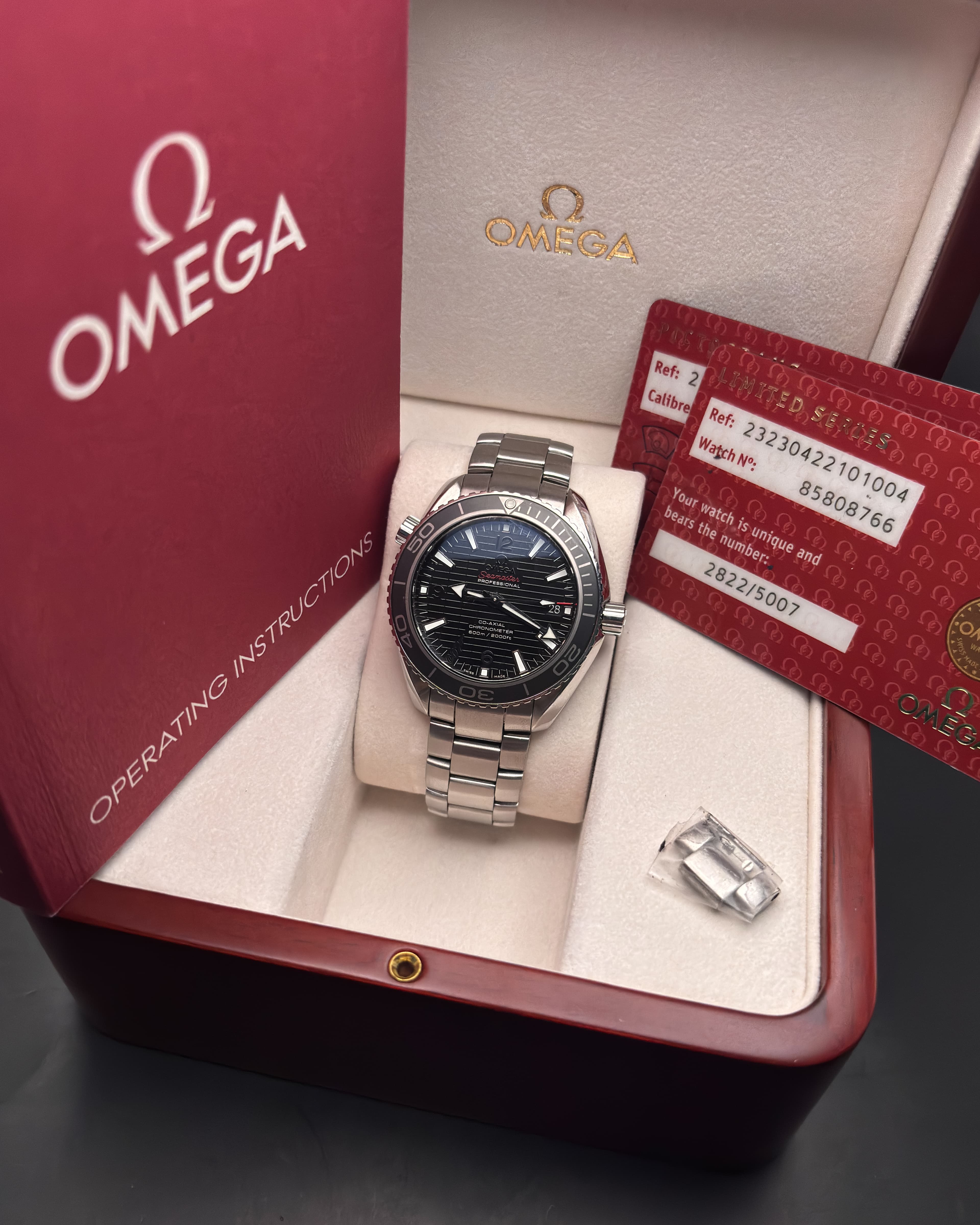 Omega Seamaster Planet Ocean James Bond Limited Edition detail 6