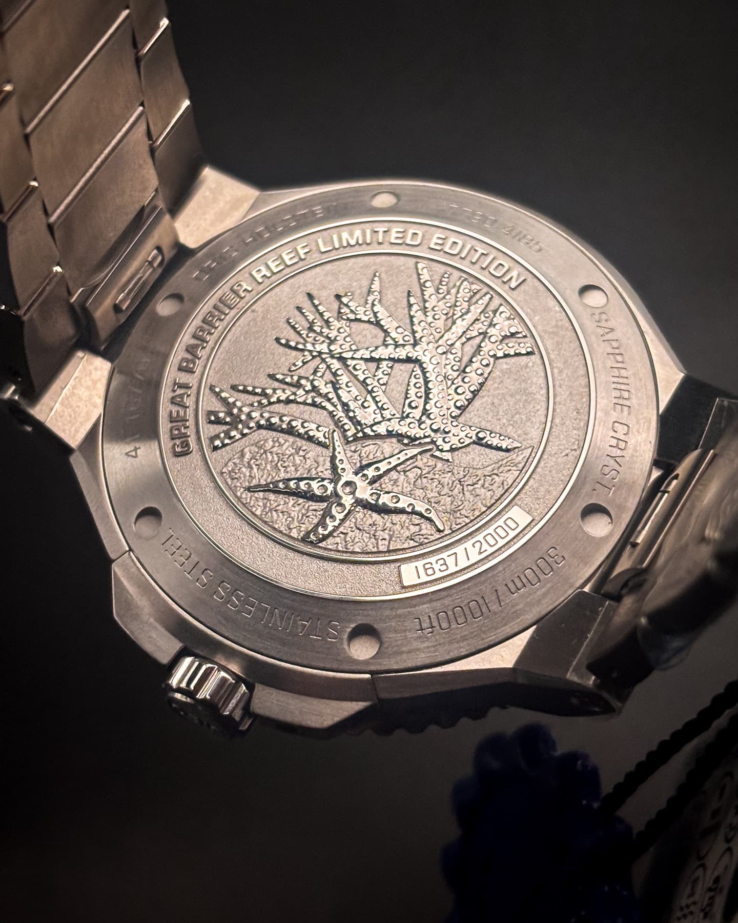 Oris Aquis Date Calibre 400 Great Barrier Reef IV detail 5