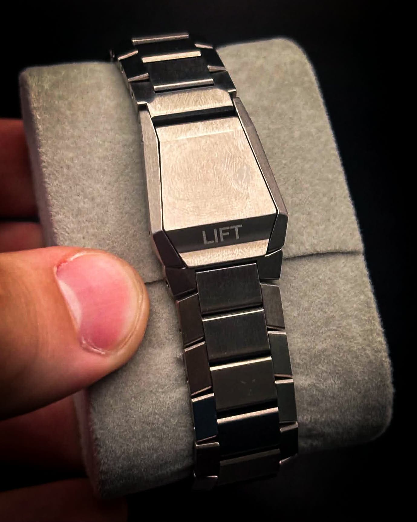 Oris ProPilot X Calibre 400 "Stealth" detail 5