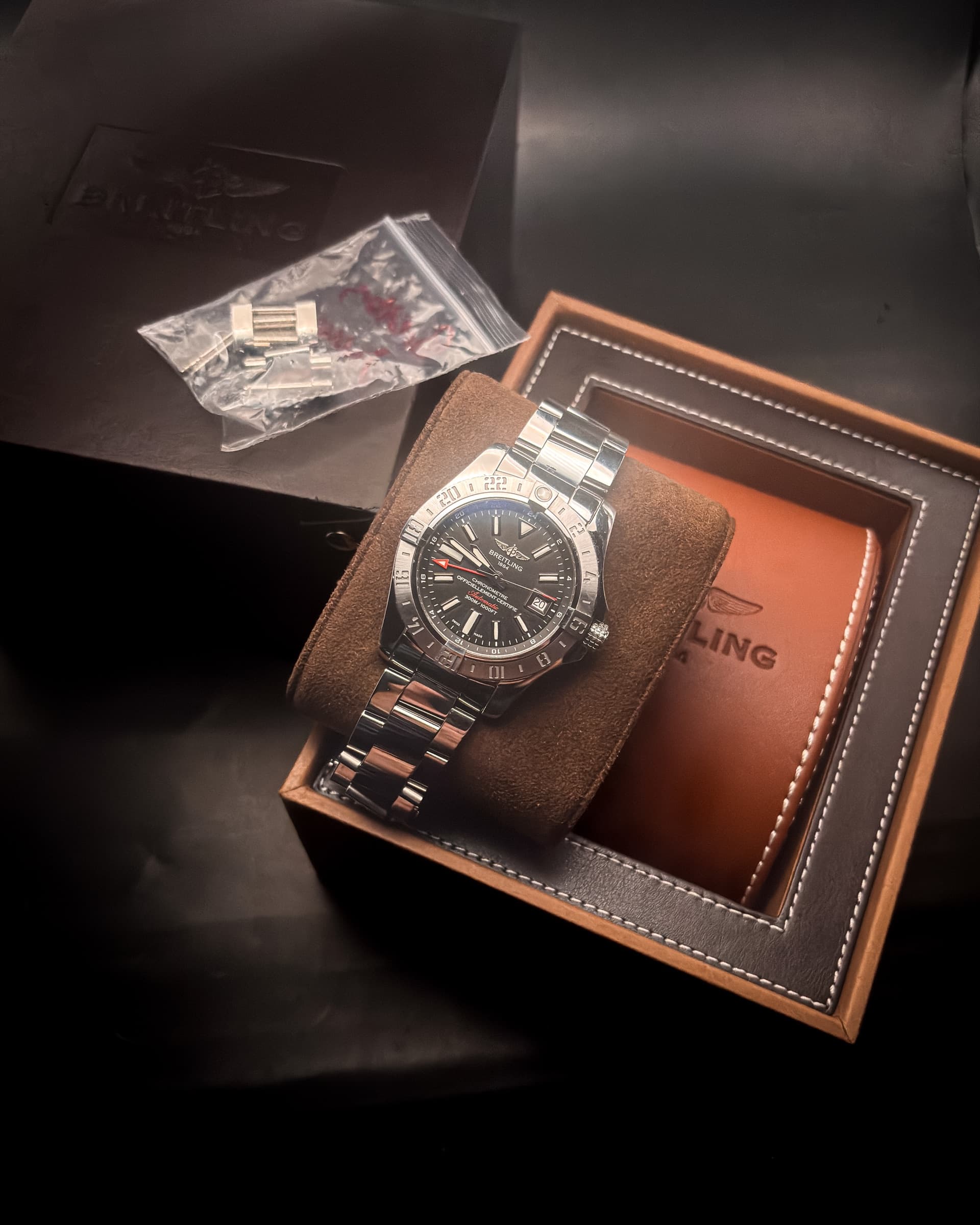 Breitling Avenger II GMT detail 6