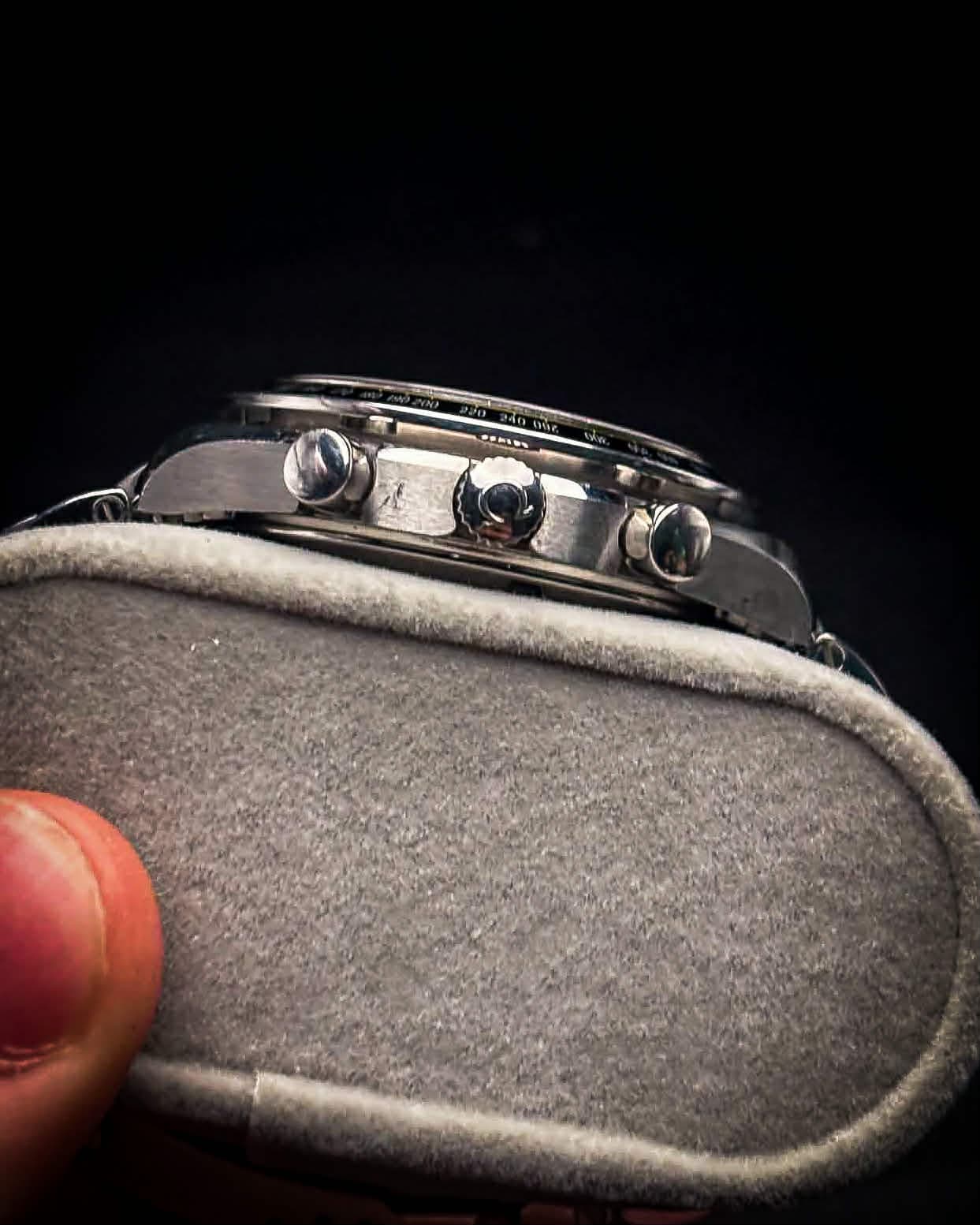 Omega Speedmaster Racing Co-Axial Chronograph detail 2