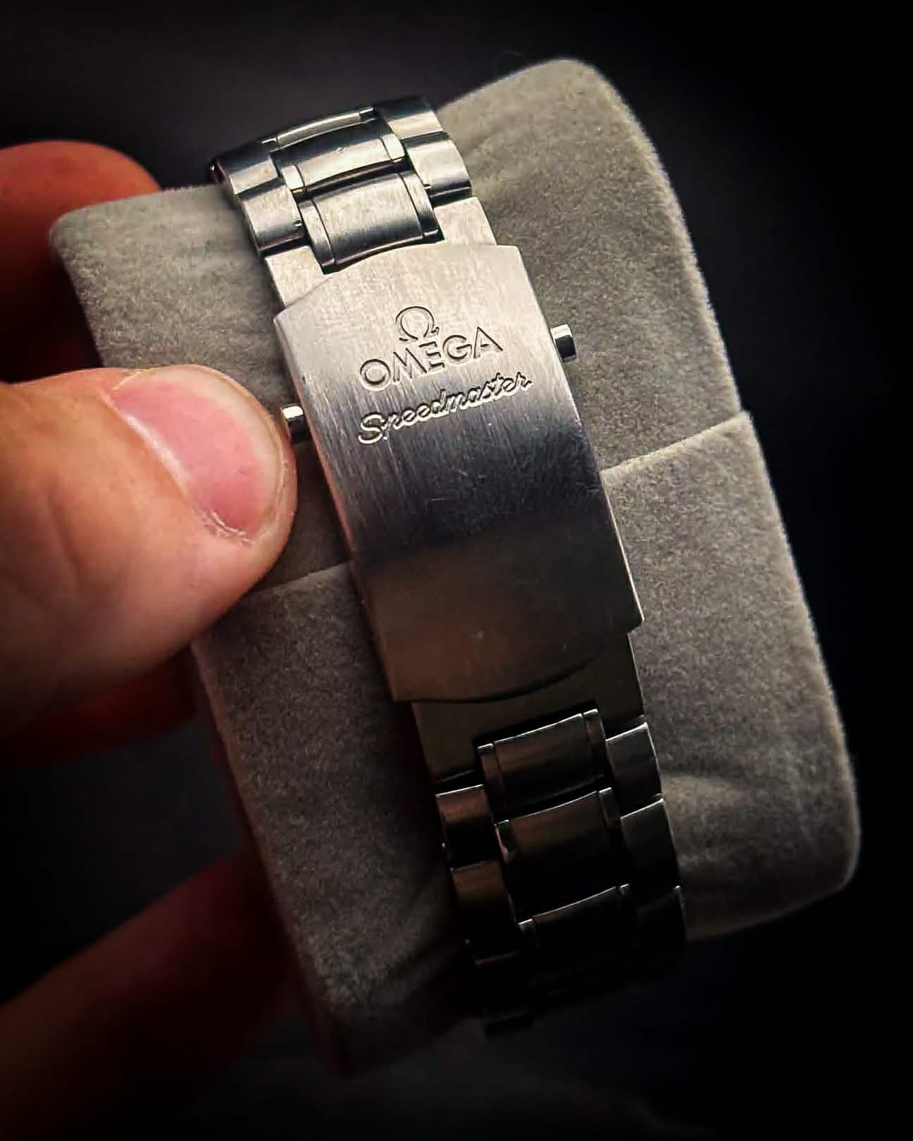 Omega Speedmaster Racing Co-Axial Chronograph detail 3