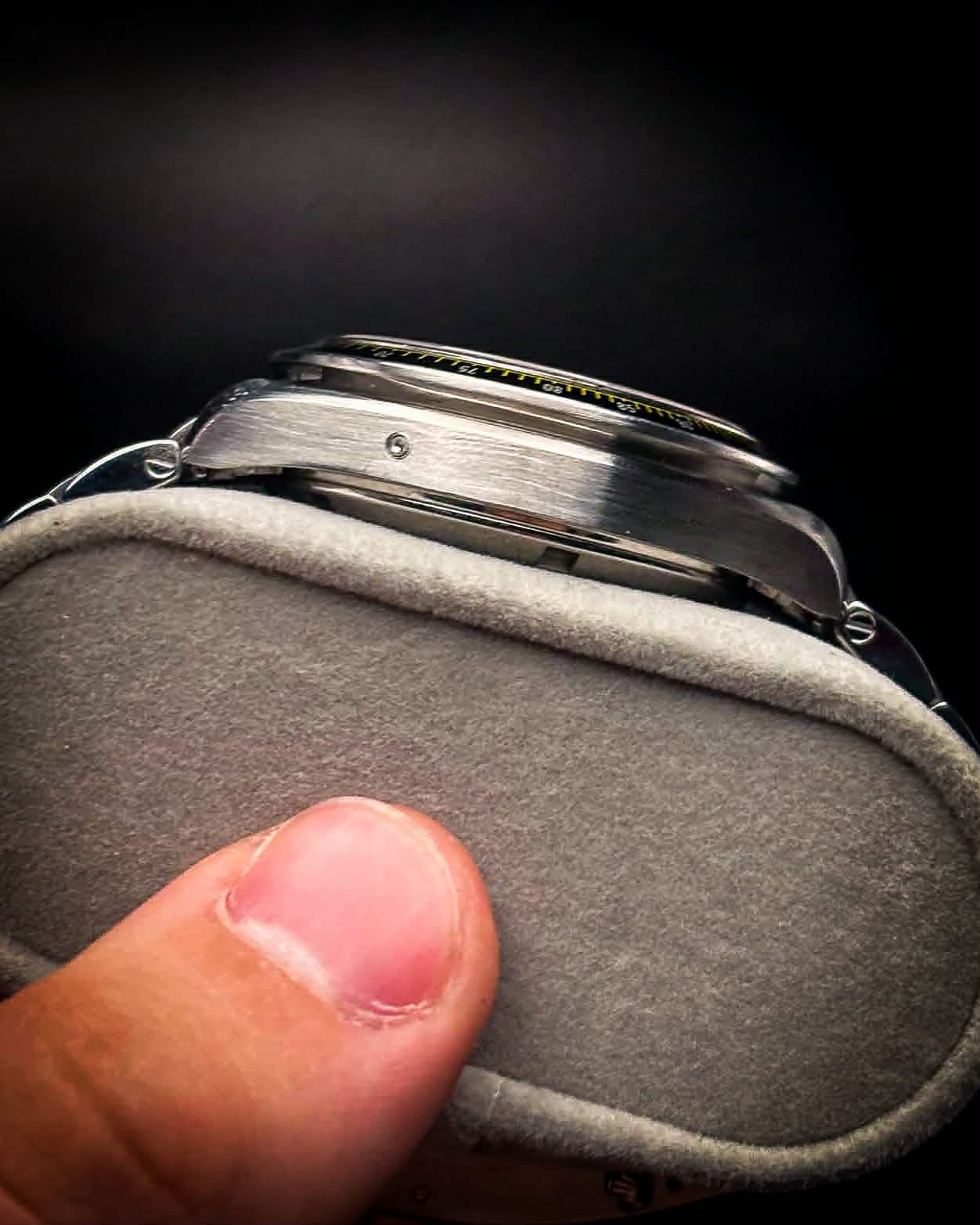Omega Speedmaster Racing Co-Axial Chronograph detail 4